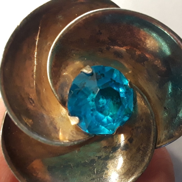 Vintage Handmade Pewter Look (Silver Plated) Screw Back Earrings - Picture 5 of 11